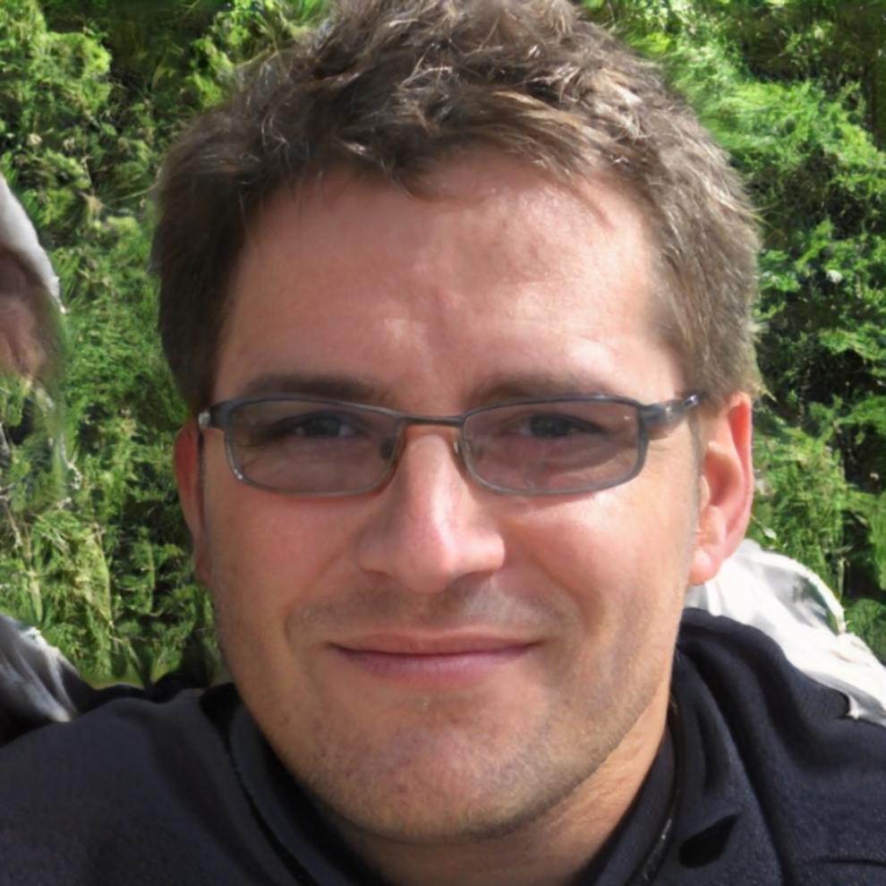 Portrait de Marc Dubois, expert en théorie des couleurs